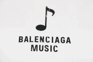 Balenciaga-Musiknoten-Portraitdruck-T-Shirt-Reps11.webp