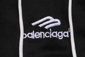Balenciaga-Pariser-Fussballteam-Druck-T-Shirt-Reps5.webp