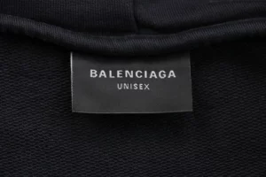 Balenciaga-Patchwork-Jeansjacke-mit-Kapuze-und-Distressed-Effekt-Reps3.webp