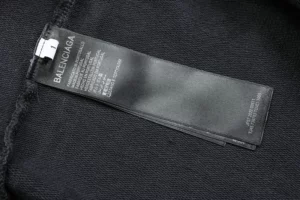 Balenciaga-Rundhals-Sweatshirt-im-Used-Look-mit-Iron-Hoop-Waschung-Reps3.webp
