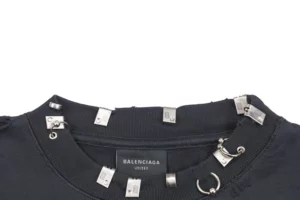 Balenciaga-Rundhals-Sweatshirt-im-Used-Look-mit-Iron-Hoop-Waschung-Reps9.webp