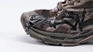 Balenciaga-Runner-Brown-graffiti-Replica-1-1.webp