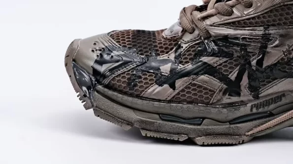 Balenciaga-Runner-Brown-graffiti-Replica-1-1.webp