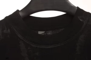 Balenciaga-Schlammgefaerbter-Heavy-Metal-Druck-T-Shirt-Reps11.webp