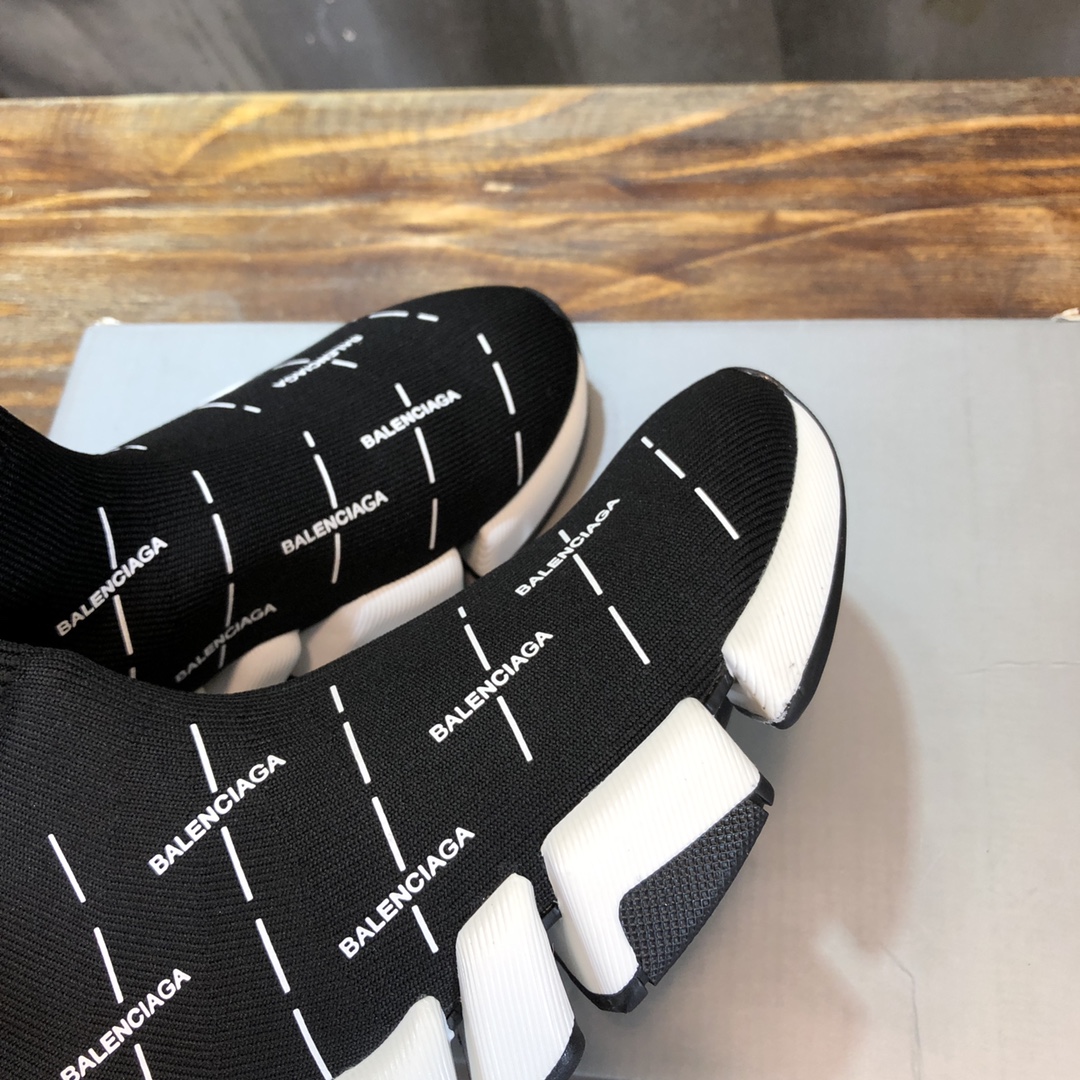 Balenciaga-Speed-Trainer-Logo-Print-Black-White-4.jpg