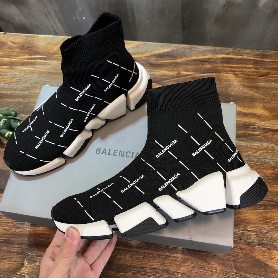 Balenciaga-Speed-Trainer-Logo-Print-Black-White-8.jpg