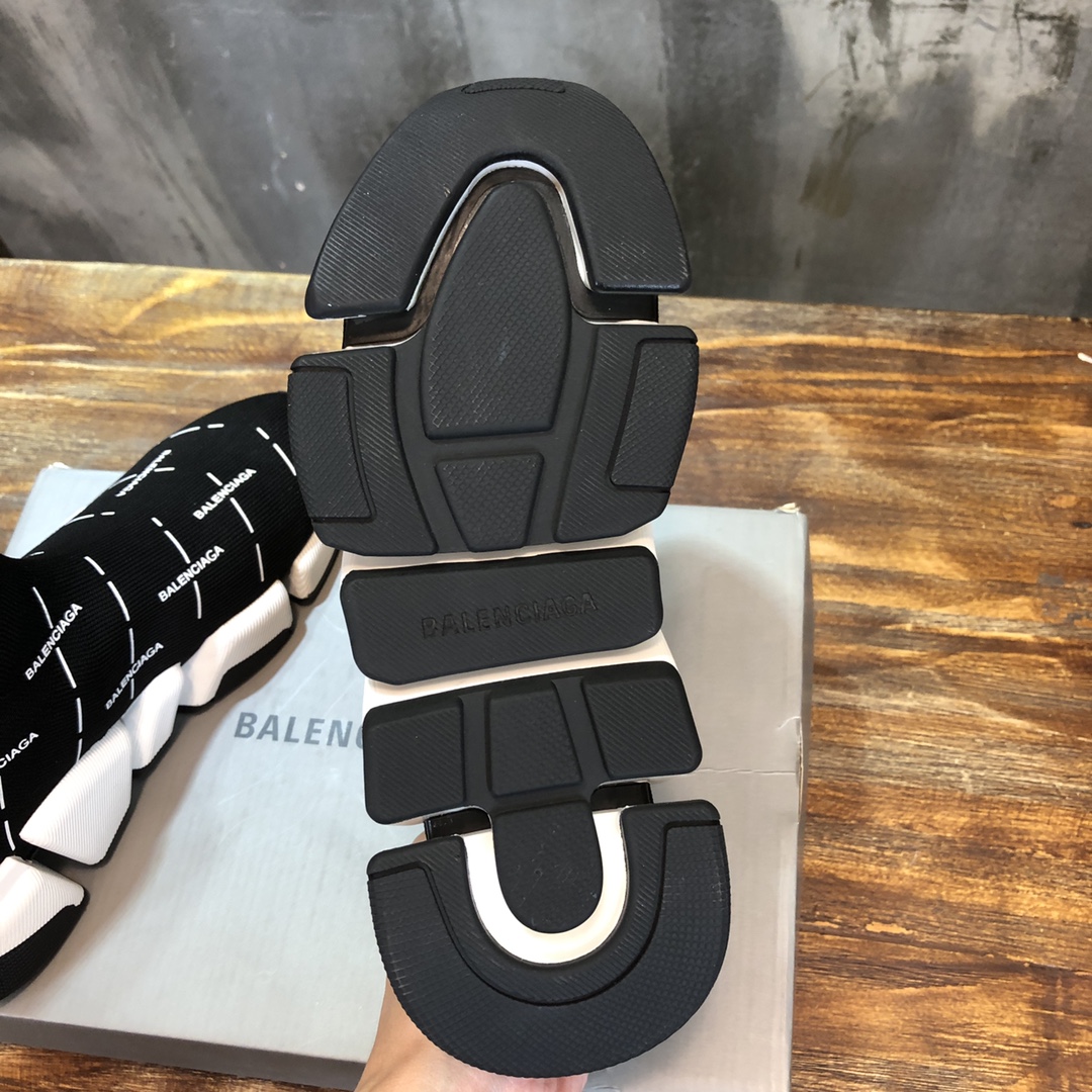 Balenciaga-Speed-Trainer-Logo-Print-Black-White-9.jpg