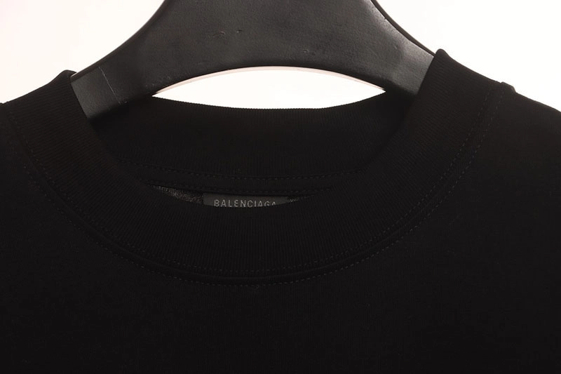 Balenciaga-Strass-Logo-auf-der-Rueckseite-T-shirt-Reps7.jpg.webp