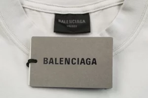 Balenciaga-Strichbuchstabendruck-T-Shirt-Reps6.webp
