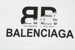 Balenciaga-Sweatshirt-mit-Patchwork-Buchstabenprint-Reps8.webp