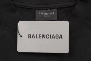 Balenciaga-Sweatshirt-mit-aufgestickten-Buchstaben-und-doppelter-Schlaufe-Reps4.webp