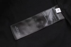 Balenciaga-Sweatshirt-mit-aufgestickten-Buchstaben-und-doppelter-Schlaufe-Reps9.webp