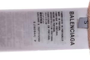 Balenciaga-T-Shirt-mit-umgekehrtem-Buchstaben-Reps2.webp