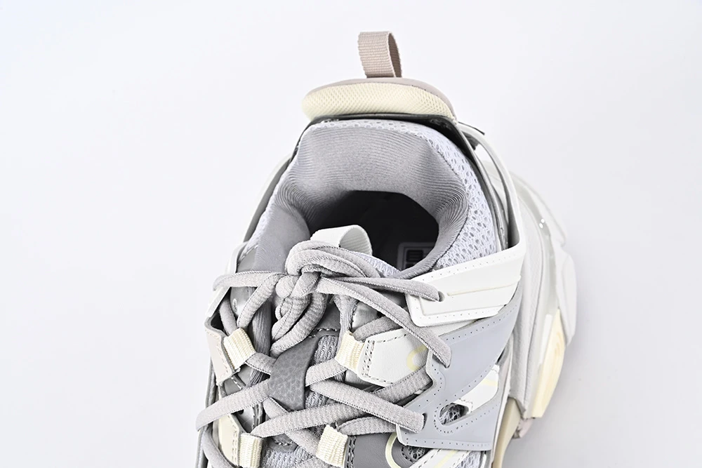 Balenciaga-Track-LED-Sneaker-‘Light-Grey-Top-Version-Replica08.webp