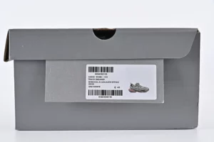 Balenciaga-Track-Led-Sneakers-White-Top-Version-REPLICA52.webp
