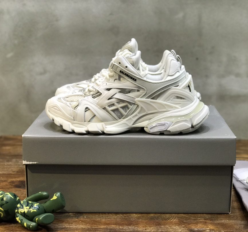 Balenciaga-Track2-White-10-e1658246496105.jpg