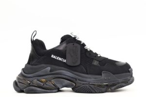 Balenciaga-Triple-S-Black-3-595x396-1.jpg