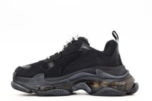 Balenciaga-Triple-S-Black-4-800x533-1.jpg