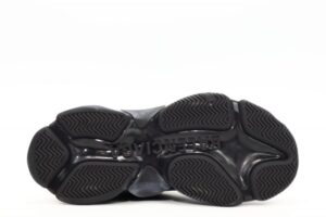 Balenciaga-Triple-S-Black-5-800x533-1.jpg