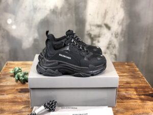 Balenciaga-Triple-S-Sneaker-Black-6.jpg