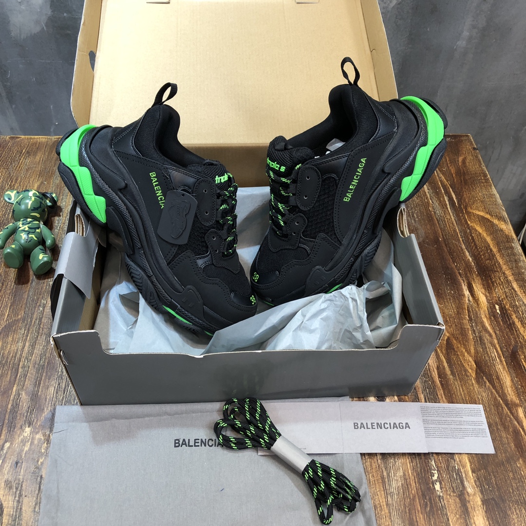 Balenciaga-Triple-S-Sneaker-Black-Green-2.jpg