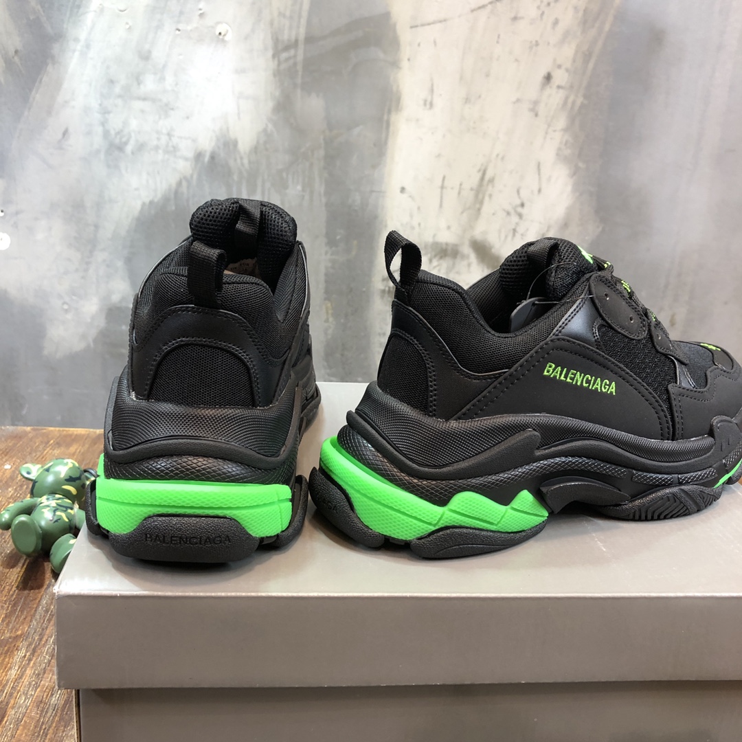 Balenciaga-Triple-S-Sneaker-Black-Green-3.jpg