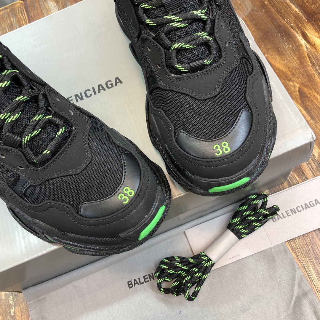 Balenciaga-Triple-S-Sneaker-Black-Green-4.jpg