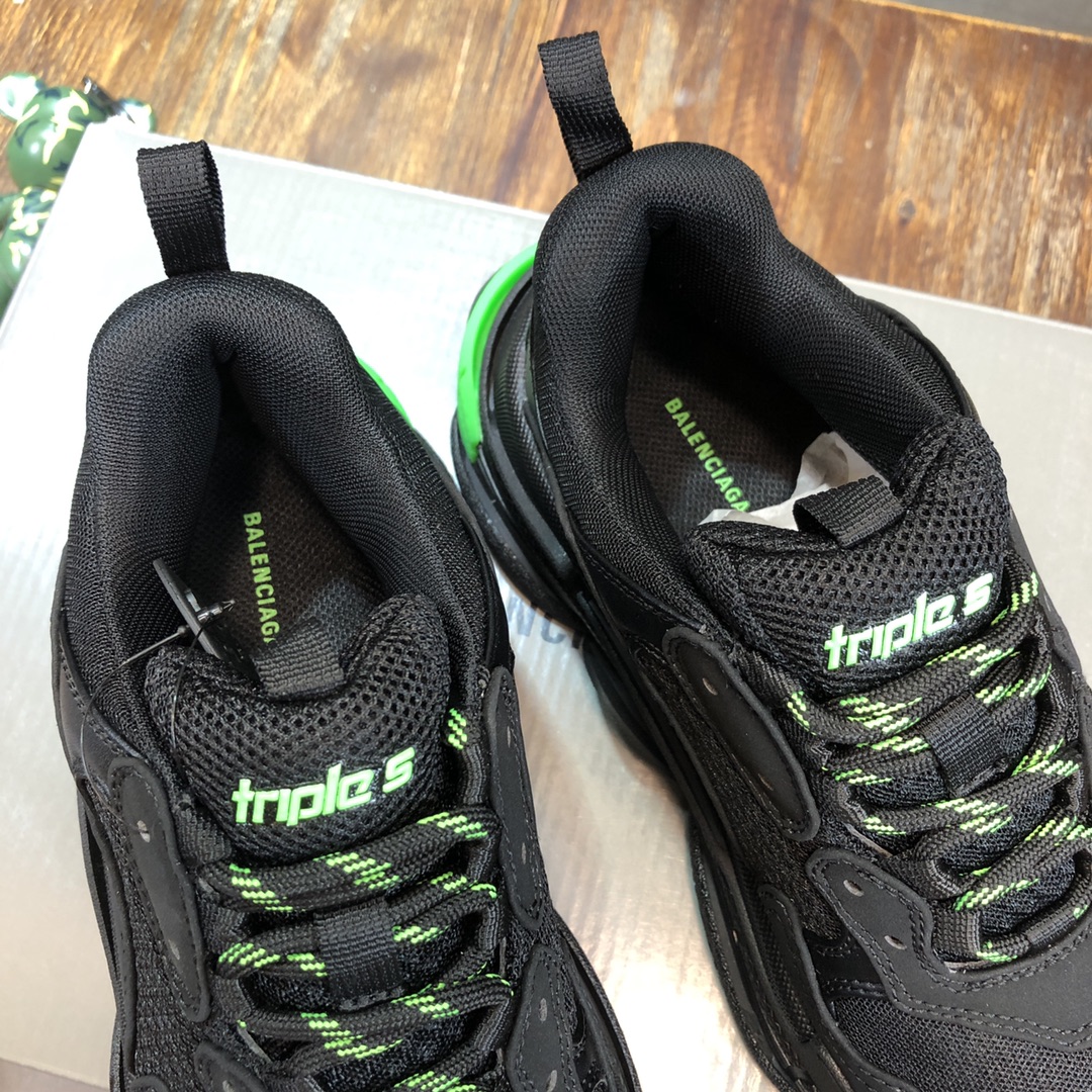 Balenciaga-Triple-S-Sneaker-Black-Green-7.jpg