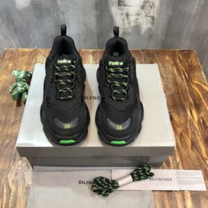 Balenciaga-Triple-S-Sneaker-Black-Green-8.jpg