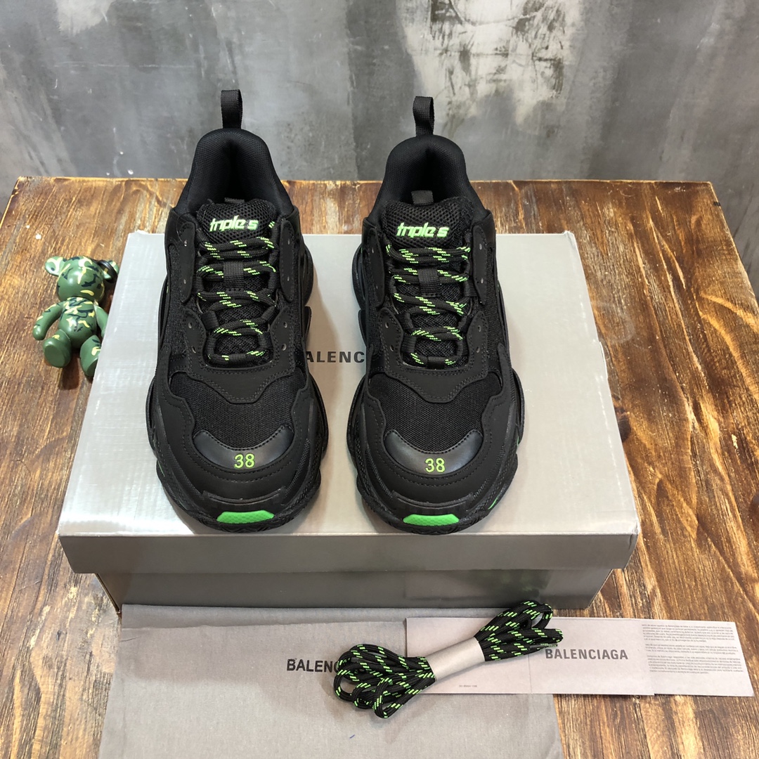 Balenciaga-Triple-S-Sneaker-Black-Green-8.jpg