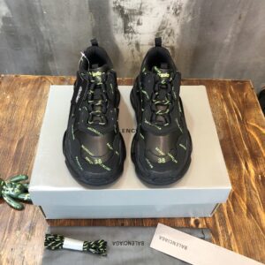 Balenciaga-Triple-S-Sneaker-Black-Green-Logo-4.jpg