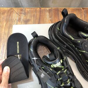Balenciaga-Triple-S-Sneaker-Black-Green-Logo-6.jpg