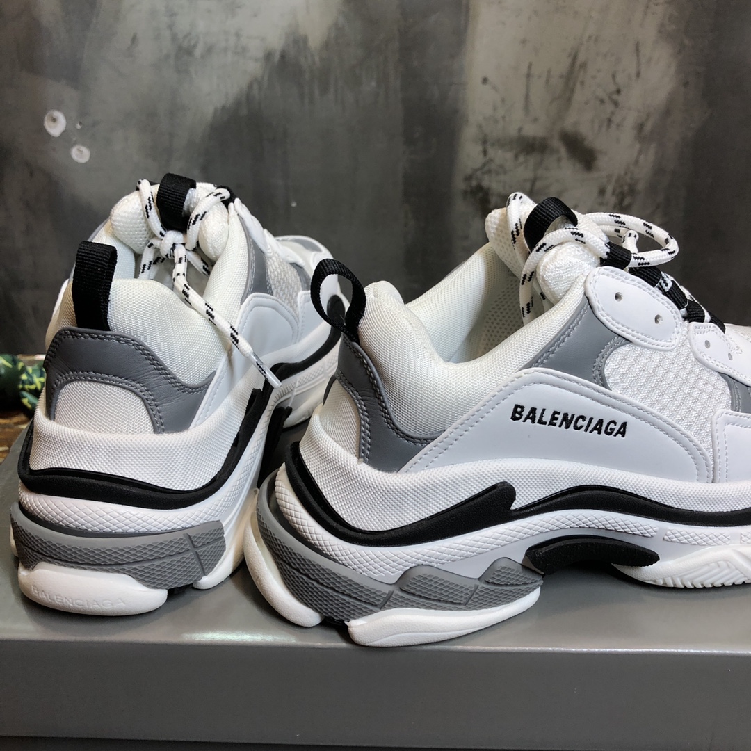Balenciaga-Triple-S-Sneaker-Black-Grey-3.jpg