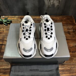 Balenciaga-Triple-S-Sneaker-Black-Grey-5.jpg