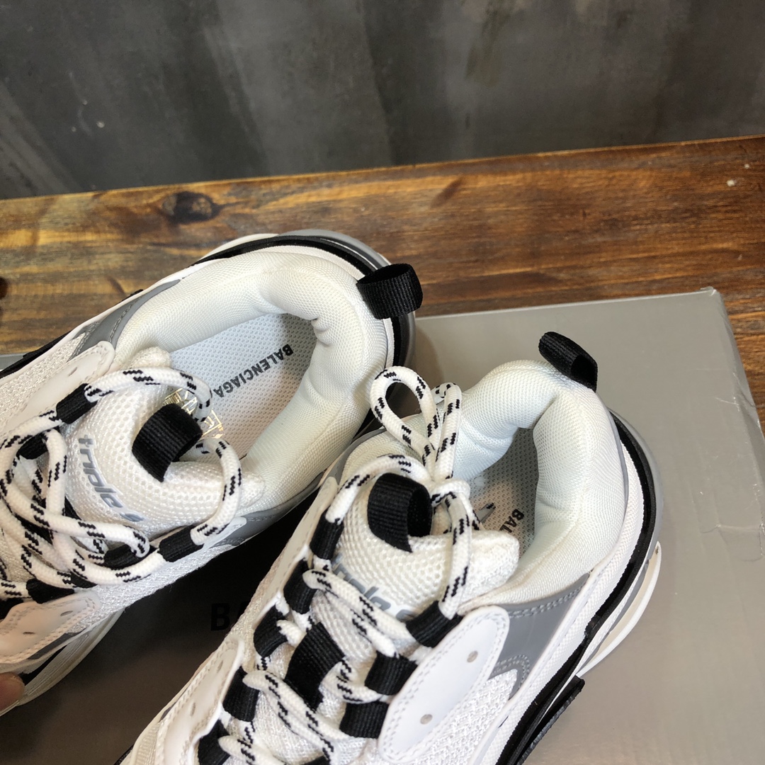 Balenciaga-Triple-S-Sneaker-Black-Grey-7.jpg