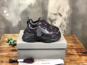 Balenciaga-Triple-S-Sneaker-Black-Pink-Logo-9.jpg