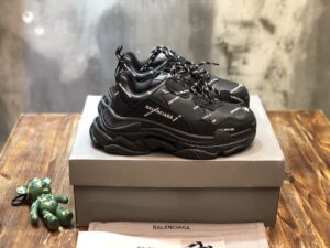 Balenciaga-Triple-S-Sneaker-Black-white-logo-8.jpg