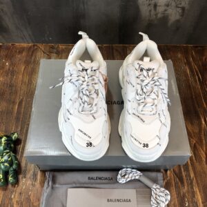 Balenciaga-Triple-S-Sneaker-Cream-Logo-4.jpg
