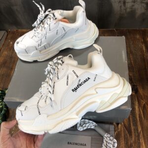 Balenciaga-Triple-S-Sneaker-Cream-Logo-9.jpg