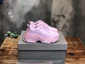 Balenciaga-Triple-S-Sneaker-Pink-white-logo-8.jpg