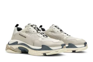 Balenciaga-Triple-S-Sneaker-Vanille-Reps-1.webp