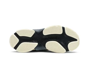 Balenciaga-Triple-S-Sneaker-Vanille-Reps-3.webp