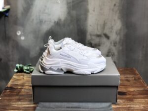 Balenciaga-Triple-S-Sneaker-White-Silver-7.jpg