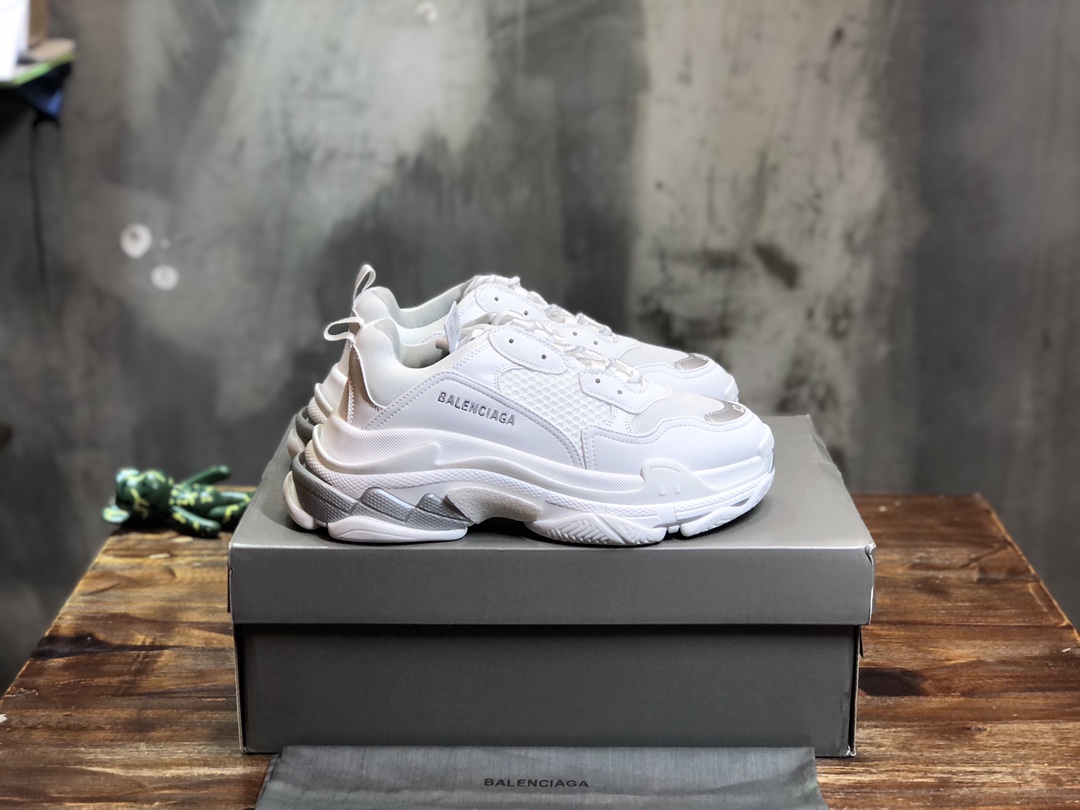 Balenciaga-Triple-S-Sneaker-White-Silver-7.jpg