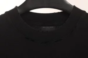 Balenciaga-Verschwommener-Logodruck-T-Shirt-Reps5-1.webp