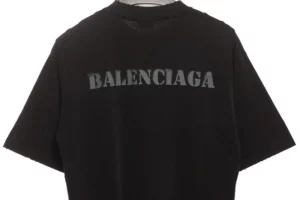 Balenciaga-Verschwommener-Logodruck-T-Shirt-Reps6-1.webp