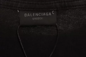 Balenciaga-Waschung-und-Distressed-Print-T-Shirt-Reps3.webp