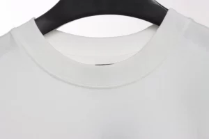 Balenciaga-dekonstruierte-Logo-T-Shirt-Reps11.webp