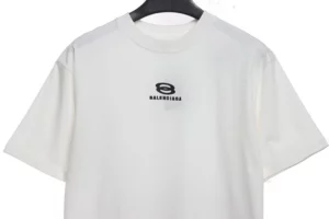 Balenciaga-dekonstruierte-Logo-T-Shirt-Reps13.webp