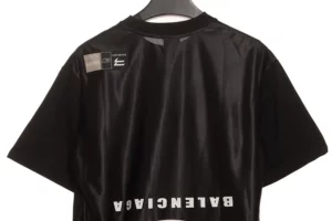 Balenciaga-dekonstruierte-Logo-T-Shirt-Reps4.webp